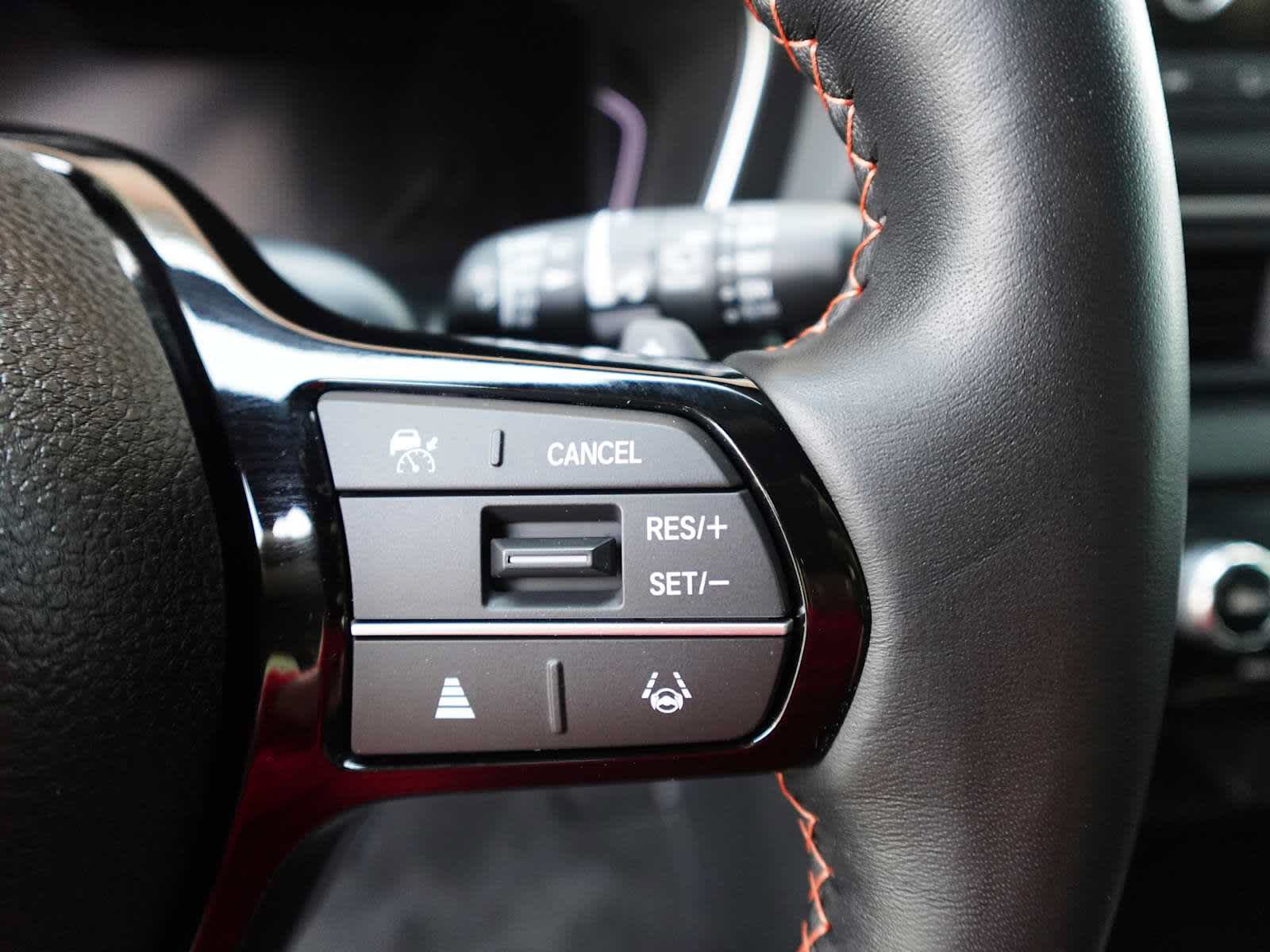 Used 2025 Honda Pilot Sport image 18