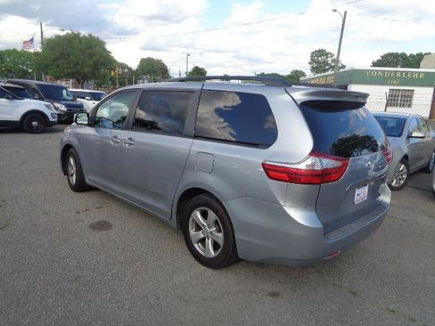 Used 2017 Toyota Sienna LE image 11