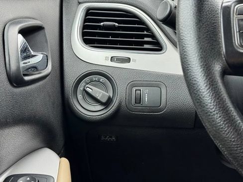 Used 2017 Dodge Journey SXT w/ Comfort/Convenience Group FWD image 30