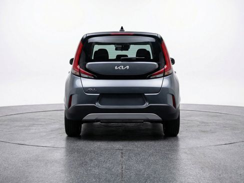 Used 2025 Kia Soul LX w/ LX Technology Package FWD image 7