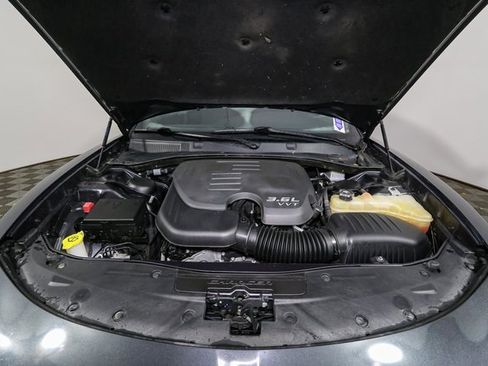 Used 2017 Dodge Charger SXT image 5