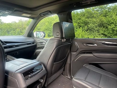 Used 2021 Cadillac Escalade ESV Sport w/ Driver Assist Tech Package AWD/4WD image 10