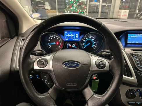 Used 2014 Ford Focus SE w/ SE Sport Package image 19