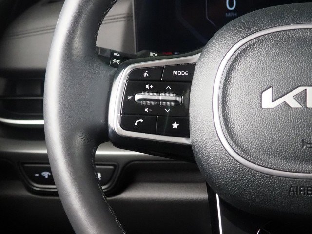Used 2025 Kia Carnival SX Prestige FWD image 24