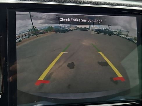 Used 2021 Chrysler Pacifica Touring image 13