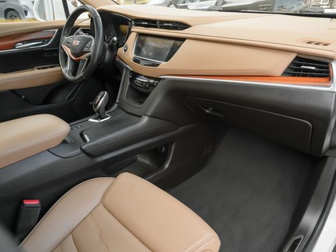 Used 2019 Cadillac XT5 Platinum image 38
