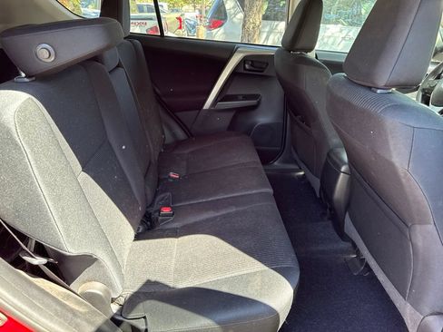 Used 2018 Toyota RAV4 LE w/ Carpet Mat Package AWD/4WD image 13