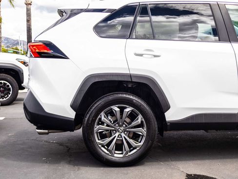 Used 2022 Toyota RAV4 XLE Premium AWD/4WD image 5