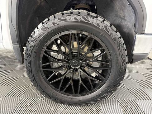 Used 2025 GMC Sierra 1500 SLT image 8