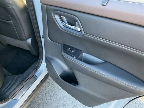 Used 2022 Nissan Rogue SL w/ SL Premium Package image 23