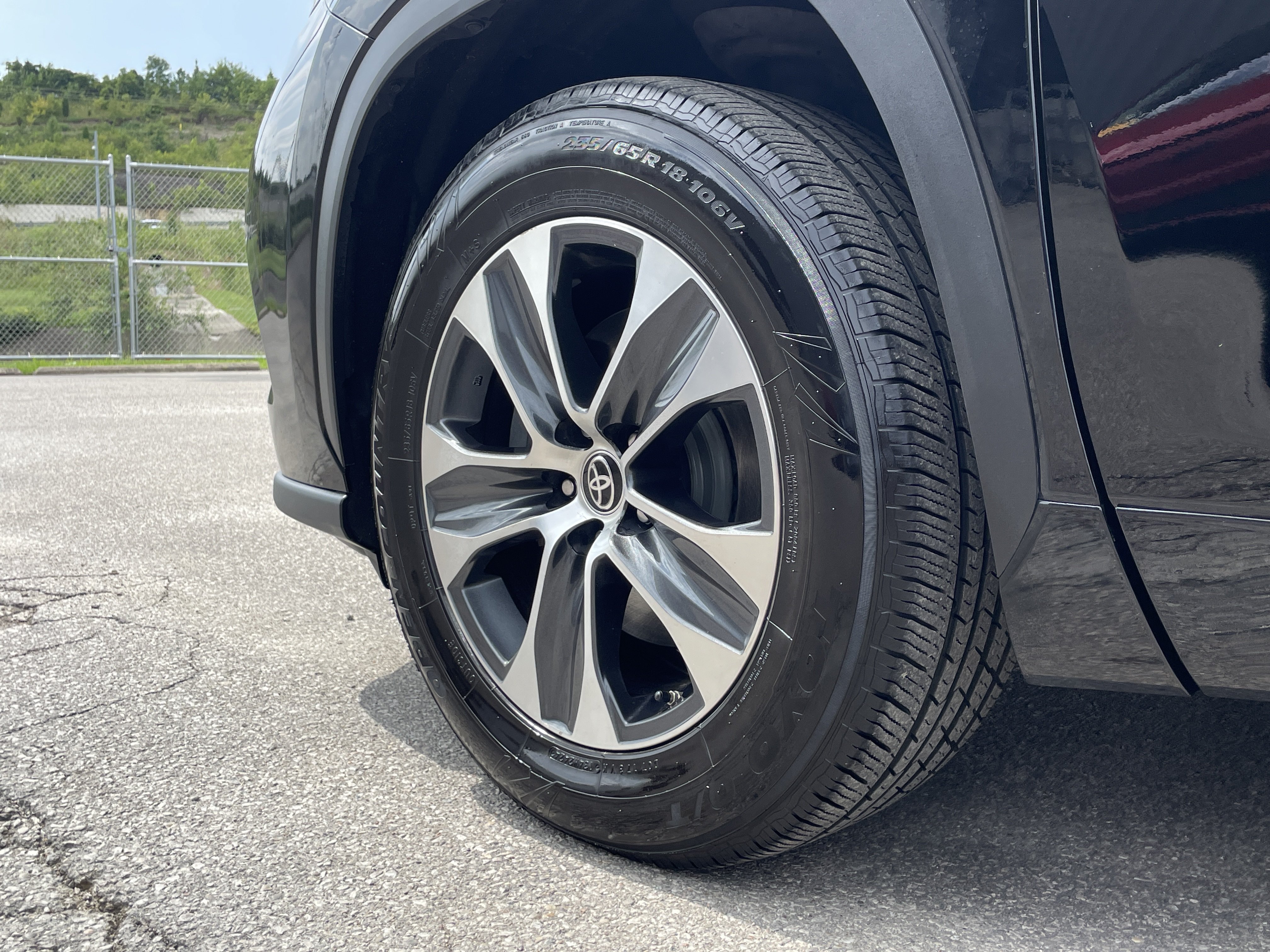 Used 2021 Toyota Highlander XLE AWD/4WD image 9