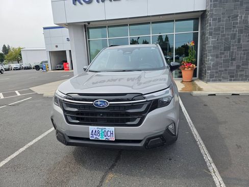 Used 2025 Subaru Forester Touring AWD/4WD image 2