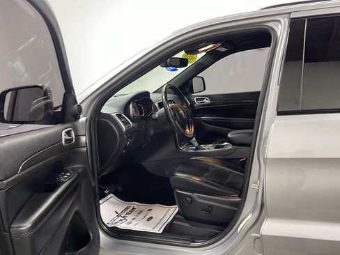 Used 2018 Jeep Grand Cherokee Altitude AWD/4WD image 2
