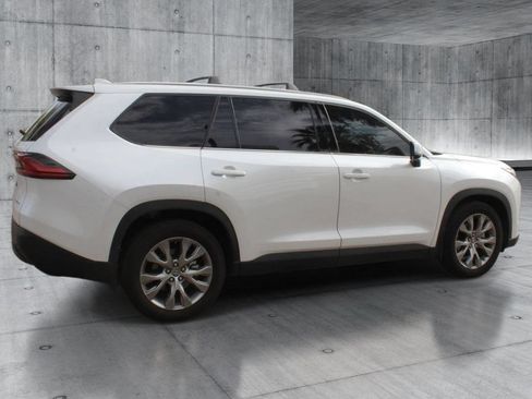 Used 2025 Toyota Grand Highlander FWD image 8