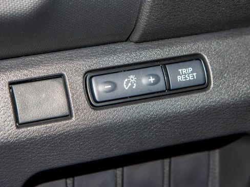 Used 2024 Nissan Frontier SV image 26