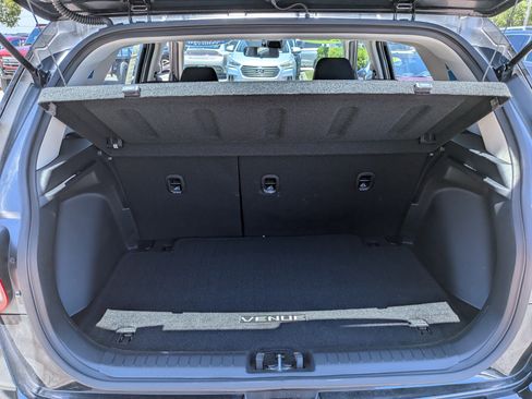Used 2023 Hyundai Venue SEL FWD image 13