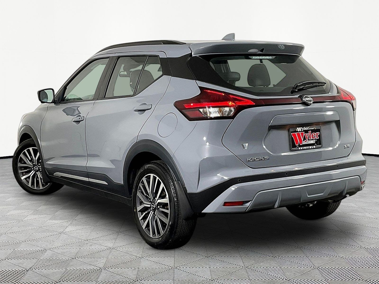 Used 2024 Nissan Kicks SR w/ SR Premium Package FWD image 4