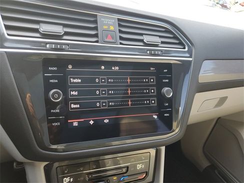 Certified 2022 Volkswagen Tiguan SE R-Line image 20