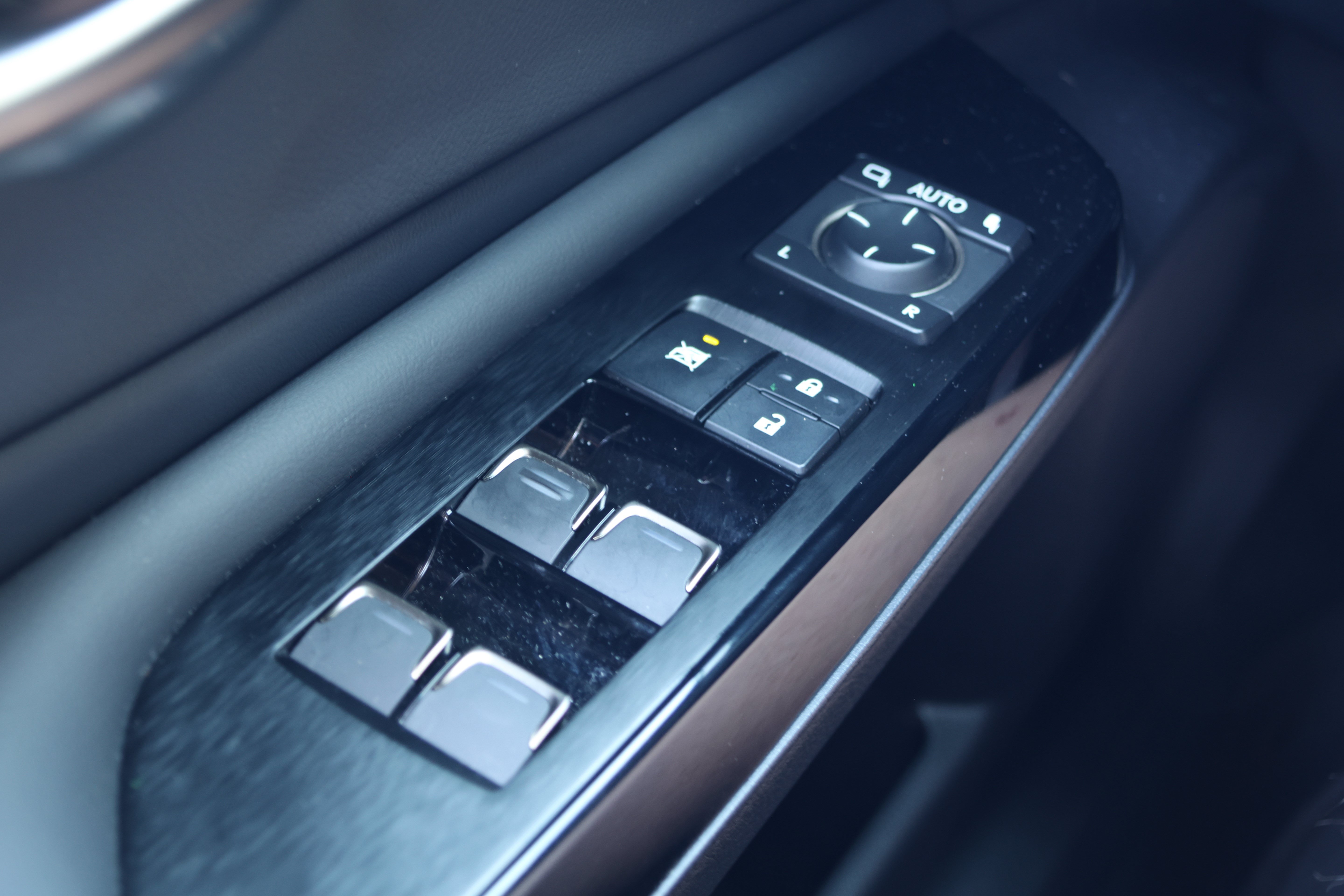 Used 2025 Lexus ES 350 w/ Accessory Package (Z2) FWD image 14