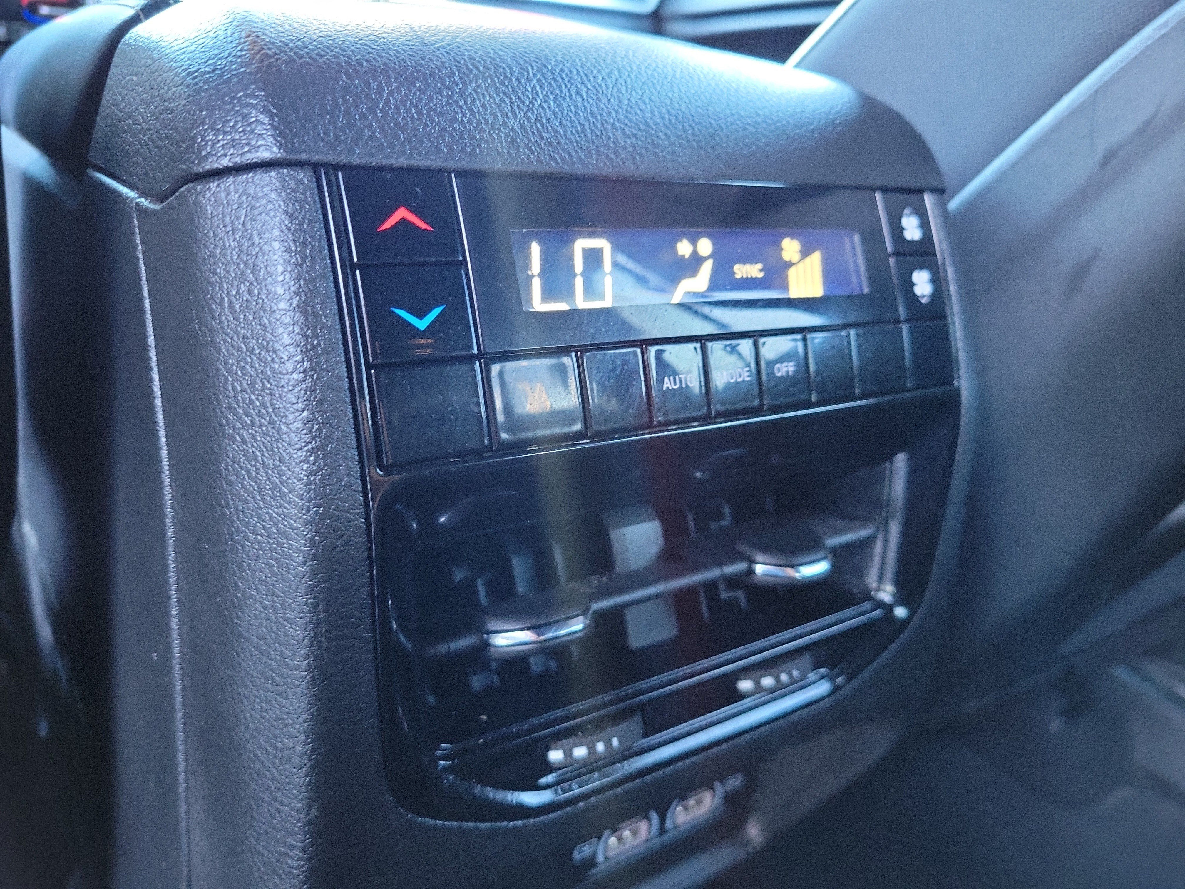Used 2023 Jeep Grand Cherokee L Altitude AWD/4WD image 12
