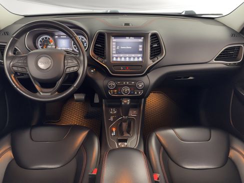 Used 2019 Jeep Cherokee Trailhawk w/ Comfort/Convenience Group AWD/4WD image 19