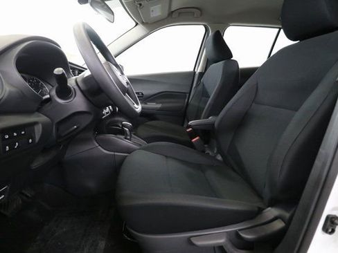 New 2025 Nissan Kicks Play S image 9