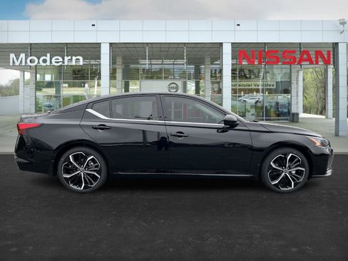 New 2025 Nissan Altima 2.5 SR image 6