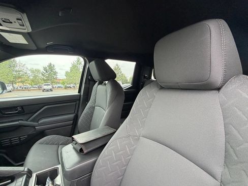 Used 2025 Toyota Tacoma SR5 AWD/4WD image 22