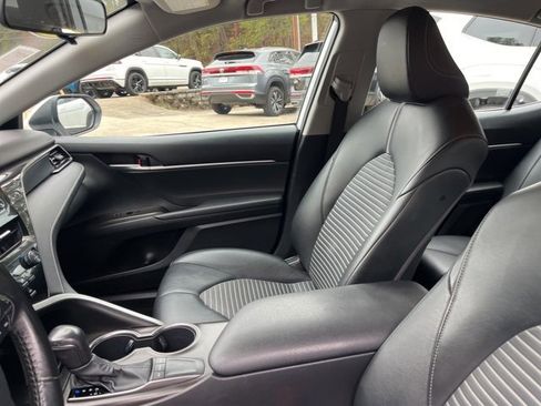 Used 2023 Toyota Camry SE image 10