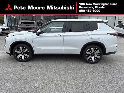 New 2026 Mitsubishi Outlander SE image 1