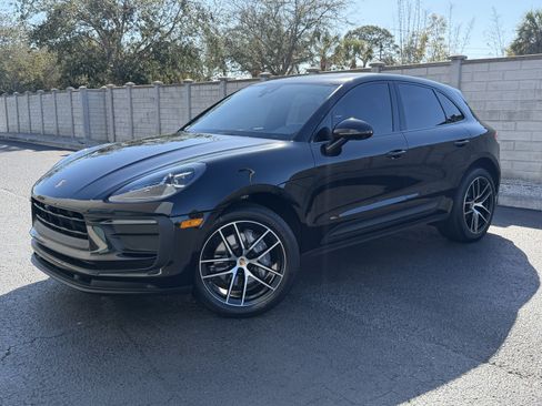Certified 2022 Porsche Macan image 1