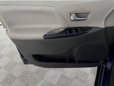 Used 2018 Toyota Sienna LE FWD image 10
