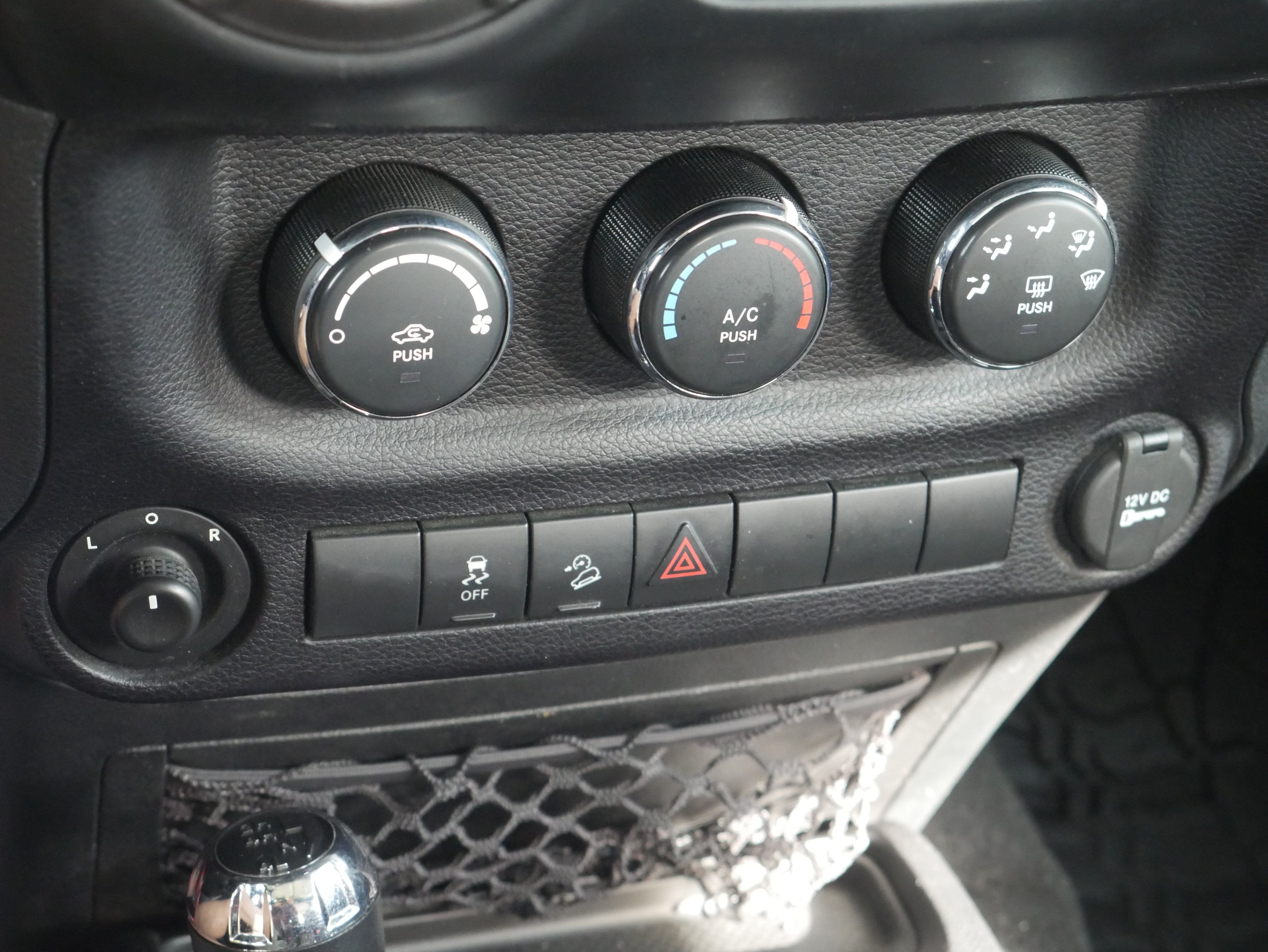 Used 2016 Jeep Wrangler Sport AWD/4WD image 9