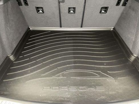 Used 2025 Porsche Macan image 20