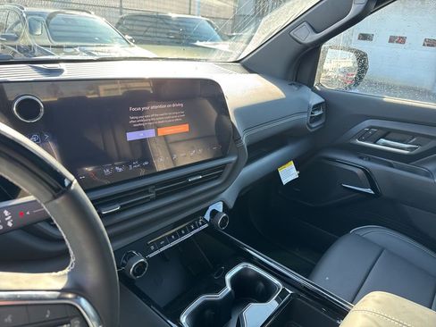 Used 2025 Chevrolet Silverado EV LT w/ LT Premium Package image 16