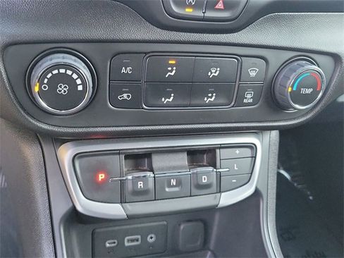 Used 2024 GMC Terrain SLE image 18