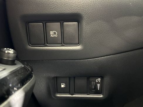 Used 2019 Toyota C-HR XLE FWD image 33