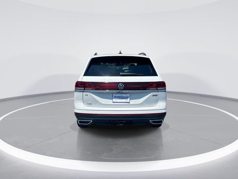 Used 2025 Volkswagen Atlas SE AWD/4WD image 8
