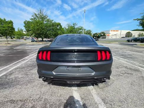 Used 2018 Ford Mustang Coupe RWD image 4
