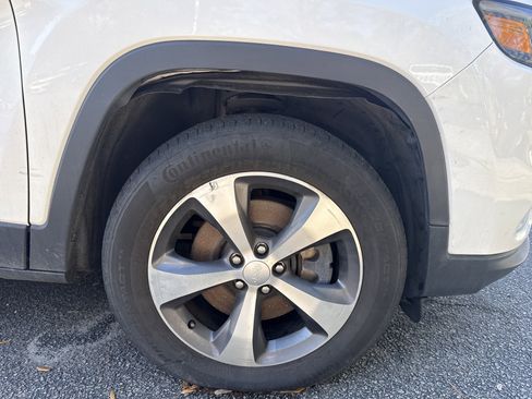 Used 2020 Jeep Cherokee Limited image 11