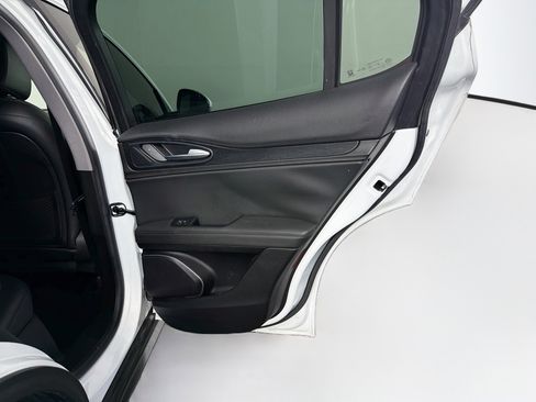 Used 2019 Alfa Romeo Stelvio RWD image 30