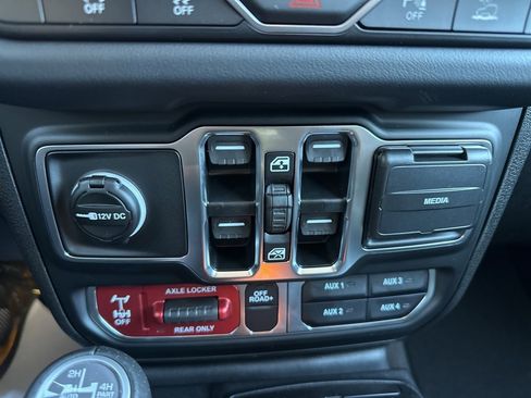 New 2025 Jeep Gladiator Mojave image 69