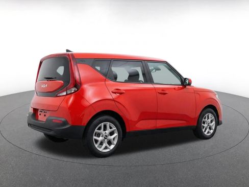 Used 2025 Kia Soul LX w/ LX Technology Package FWD image 9