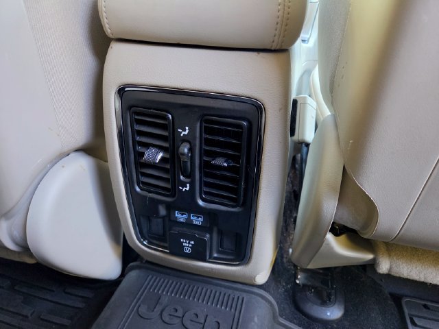 Used 2020 Jeep Grand Cherokee Limited w/ Trailer Tow Group IV AWD/4WD image 32