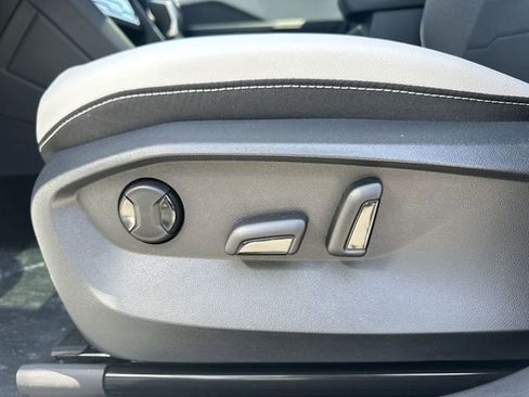 New 2026 Volkswagen Taos SE image 13