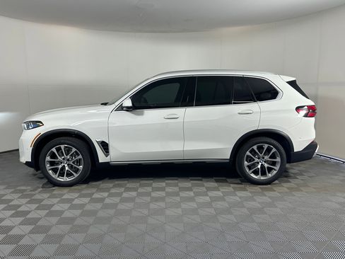 New 2026 BMW X5 sDrive40i w/ Premium Package image 2