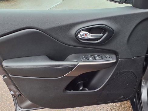 Used 2020 Jeep Cherokee Latitude Lux w/ Quick Order Package 26H Lux image 17