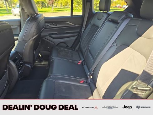 Used 2023 Jeep Grand Cherokee Altitude image 24