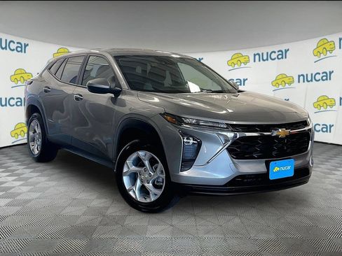 Used 2024 Chevrolet Trax LS w/ LS Convenience Package FWD image 1