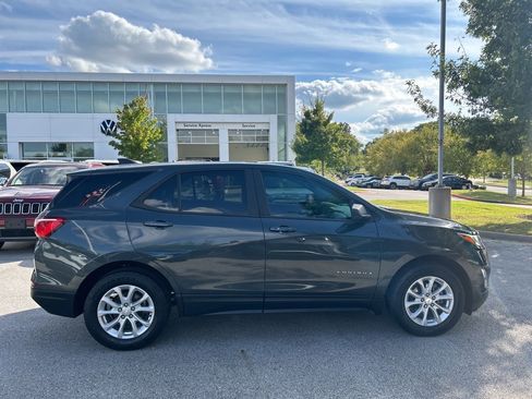 Used 2020 Chevrolet Equinox LS w/ LS Convenience Package image 2